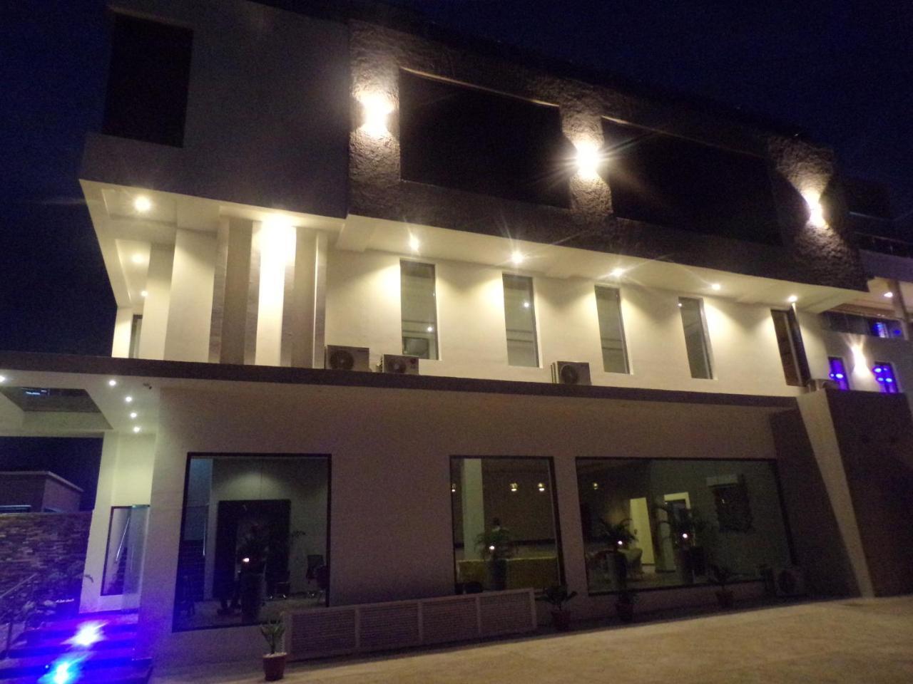 The Mayhill Lekki Kültér fotó